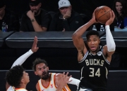 开云官网-雄鹿客场擒尼克斯，继续领跑东部