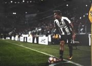 开云体育官网-篮网险胜魔术，锡安接管季后赛，新王当立，悬念未绝