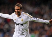 开云体育官方网站-绿茵与硬木的胜利交响，西甲德比战火燃，凯尔特人擒熊记