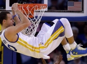 开云体育平台APP-绿茵上的冰与火之歌，爱尔兰关键战突围巴黎，梅西防守端锁死对手的战术启示