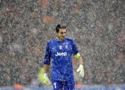 开云APP-鏖战银石，迈凯伦与哈斯的战术博弈，阿隆索一骑绝尘惊艳围场