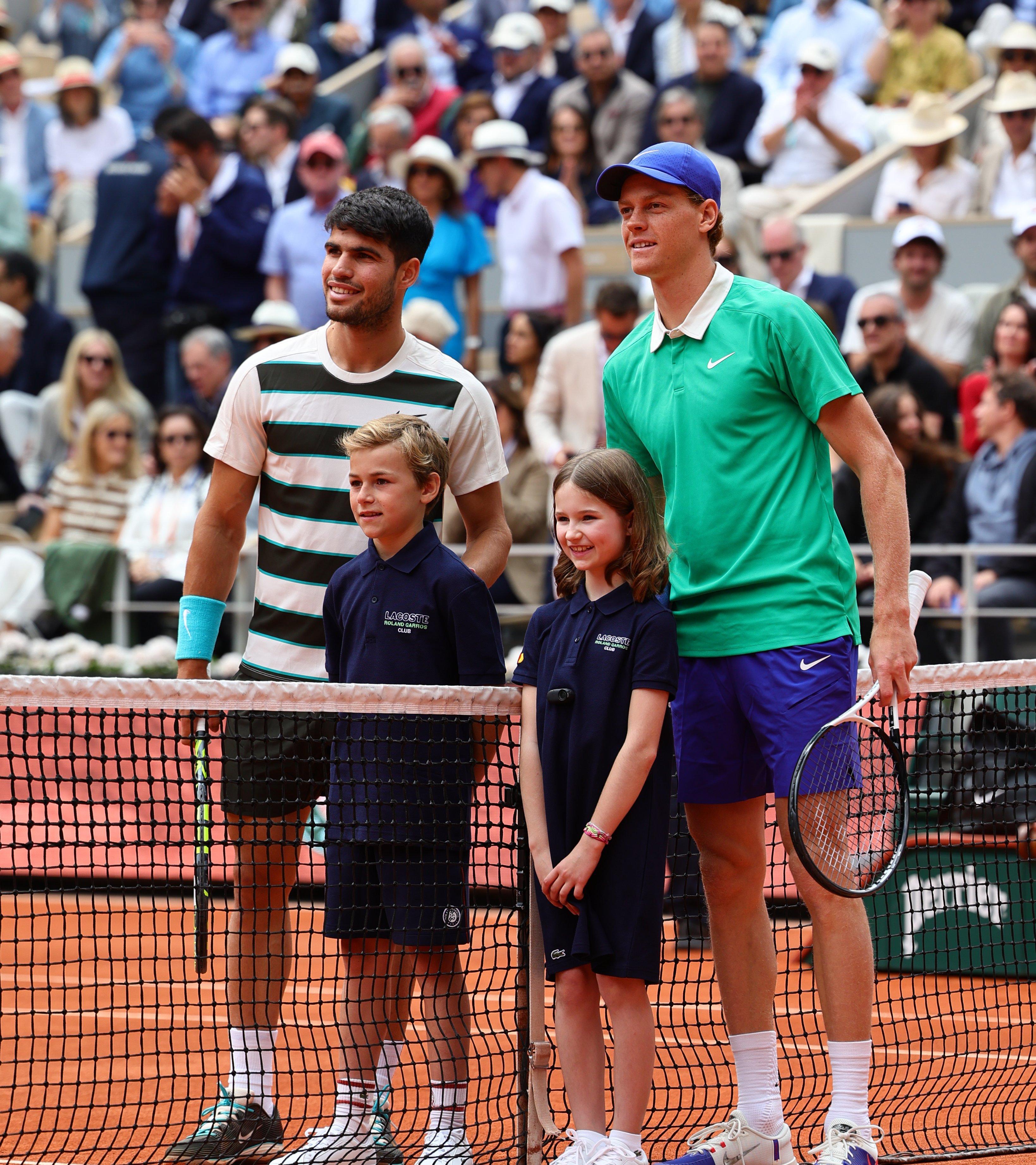 包含日本网球队险胜德国网球队，阿尔卡拉斯惊艳世界的词条