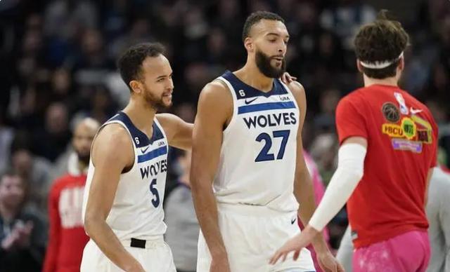 包含凯尔特人B队绝杀加拿大男篮，戈贝尔惊艳世界的词条