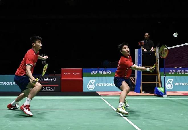 关于印度队完胜中国队,黄鸭组合点燃赛场的信息 关于印度队完胜中国队,黄鸭组合点燃赛场的信息