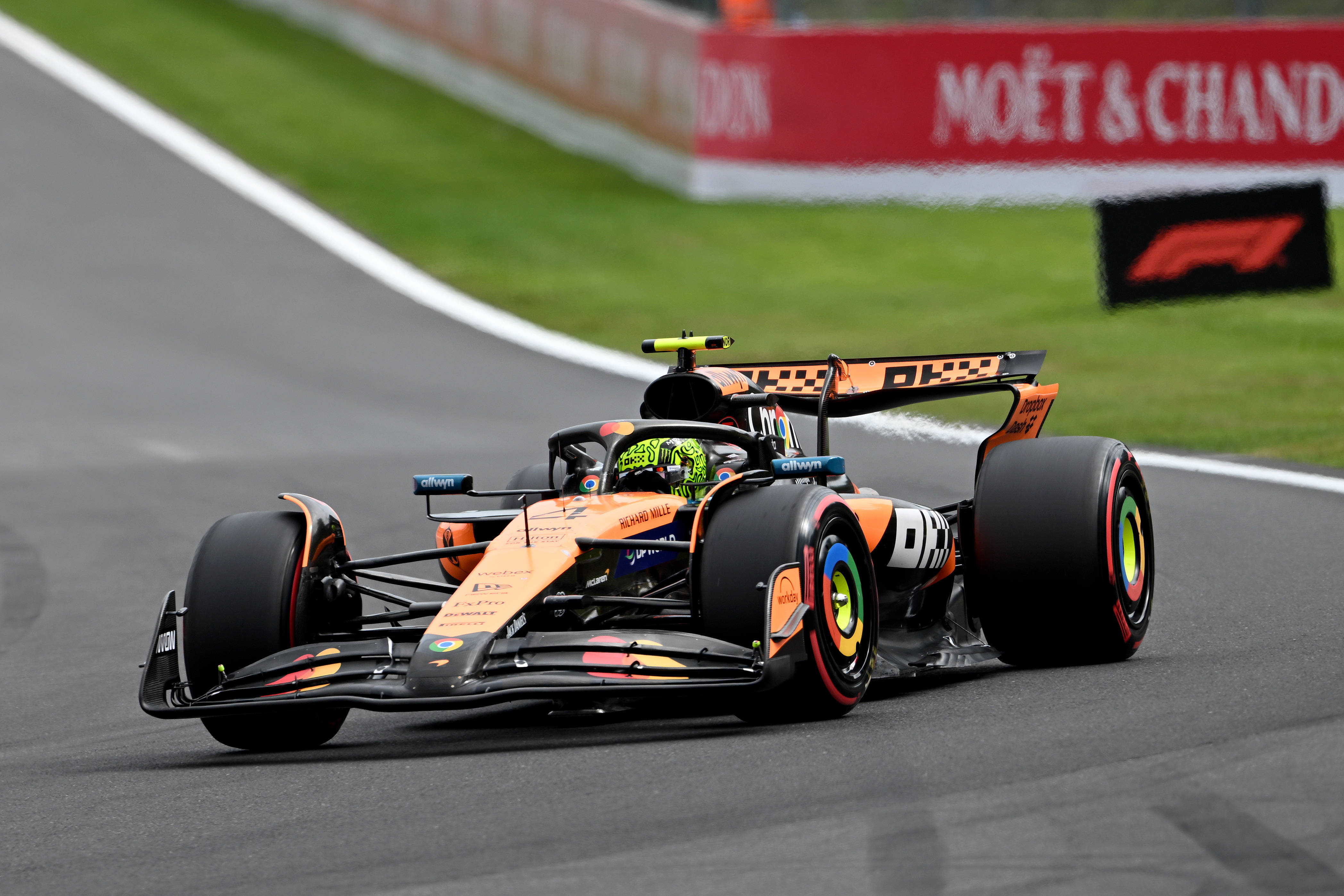 关于迈凯伦翻盘梅赛德斯，塞恩斯点燃赛场的信息