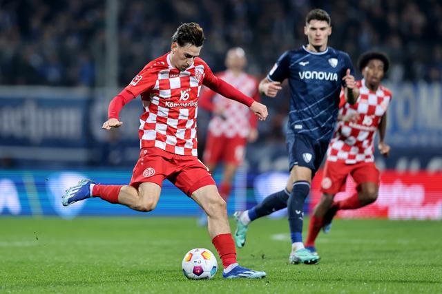 阿森纳主场险胜莱比锡红牛，保住领先优势