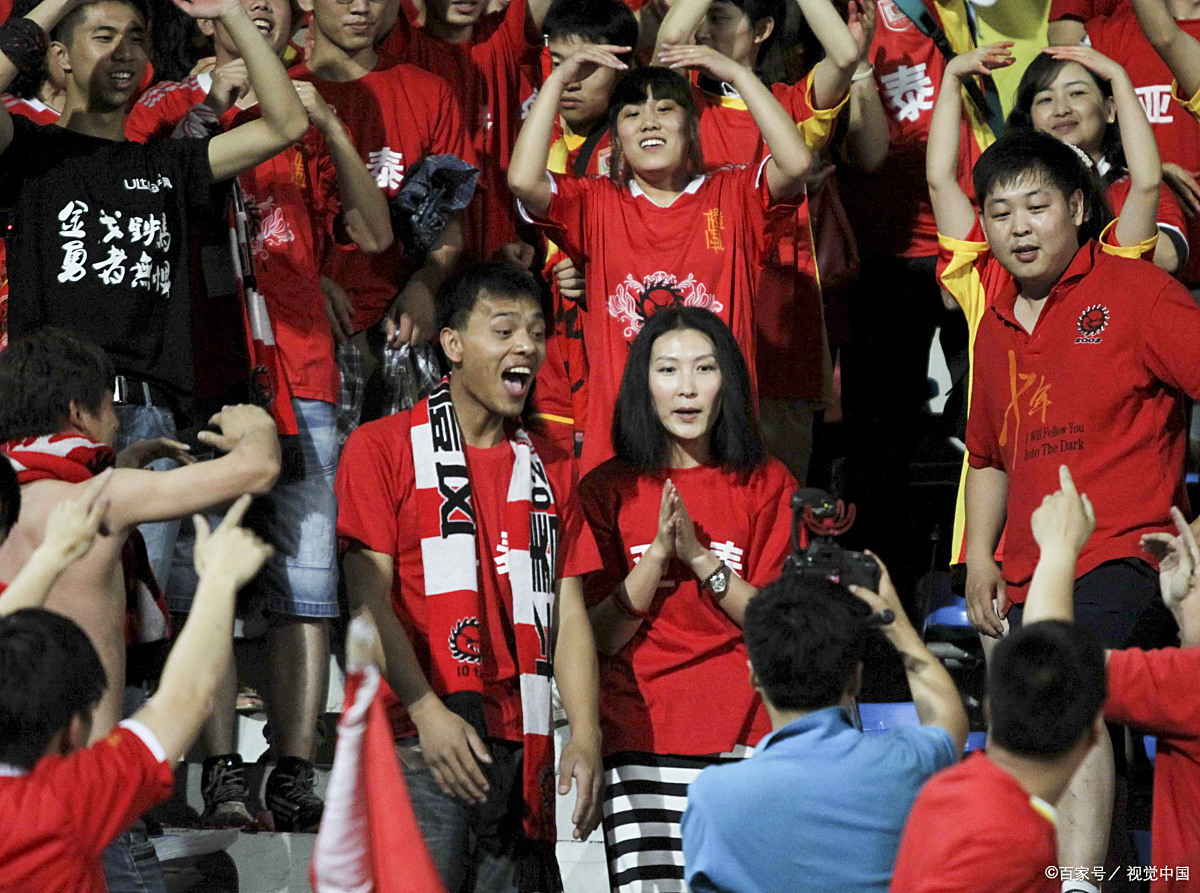 惊险胜利点燃球迷热情,现场气氛十分火爆!的简单介绍 惊险胜利点燃球迷热情,现场气氛十分火爆!的简单介绍