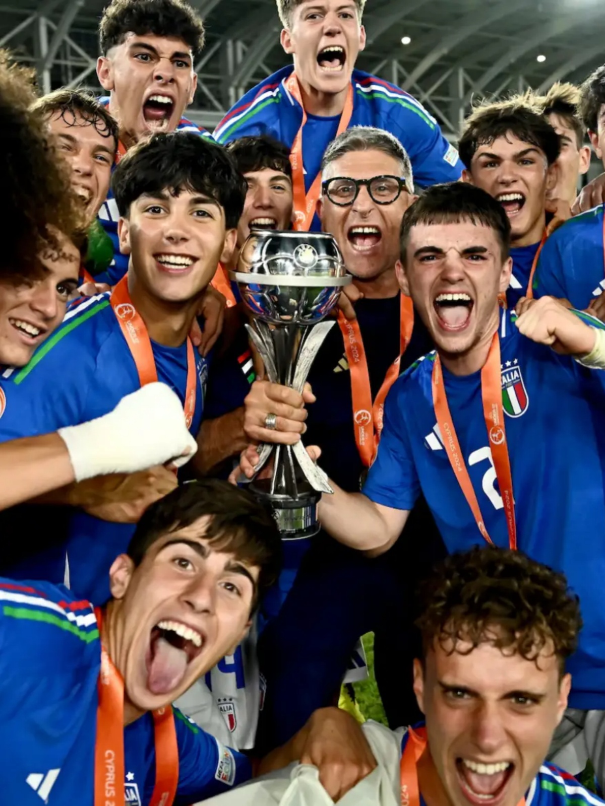 欧洲杯预选赛球员奉献拼搏精神