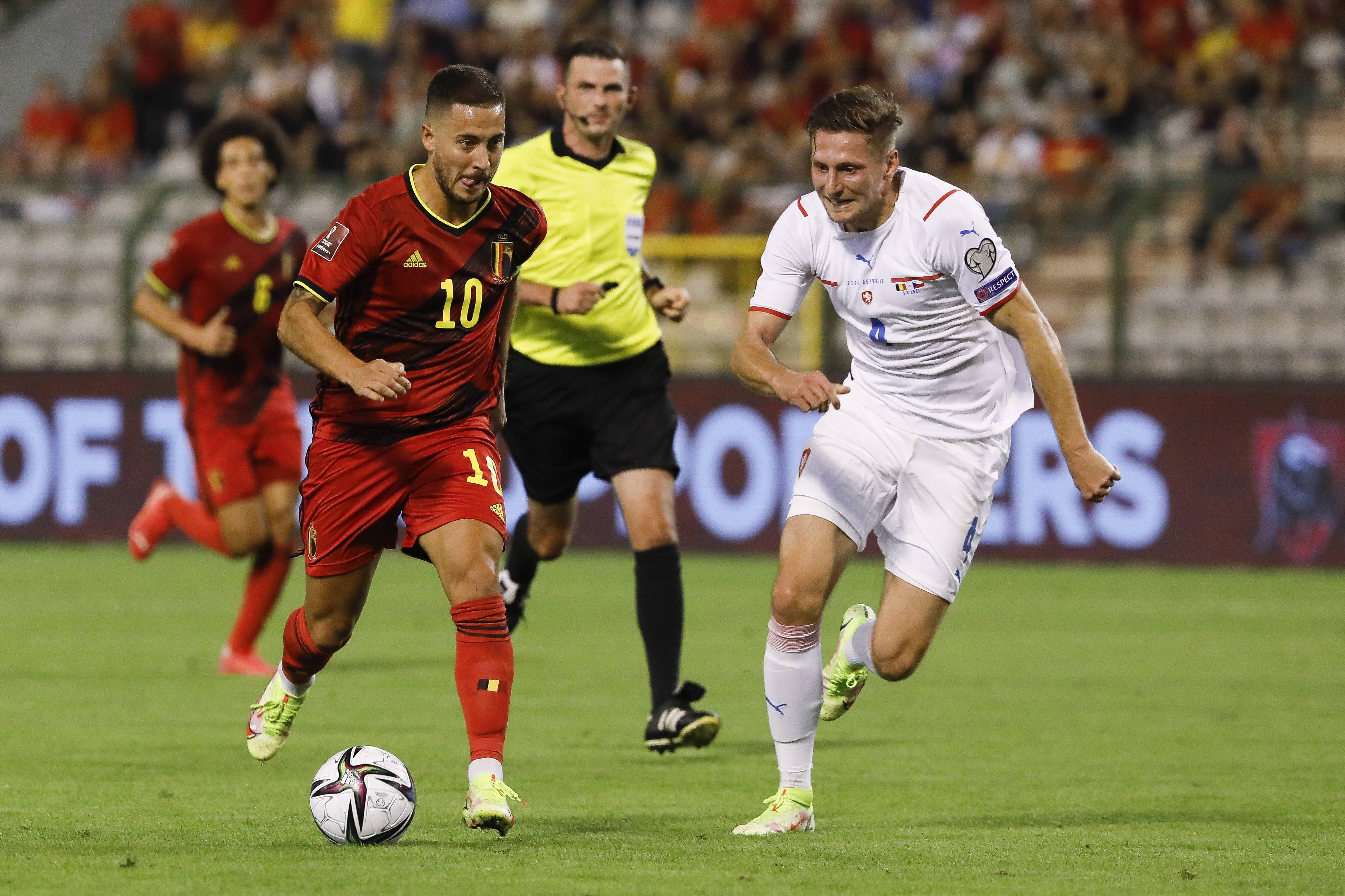 包含意大利足球狂欢盛宴，球队表现出色的词条