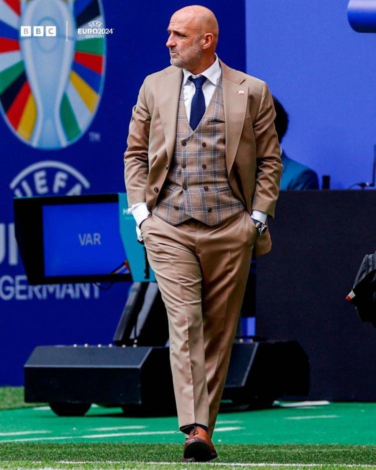 包含波兰主帅调整战术备战捷克欧洲杯资格赛，决胜态势的词条