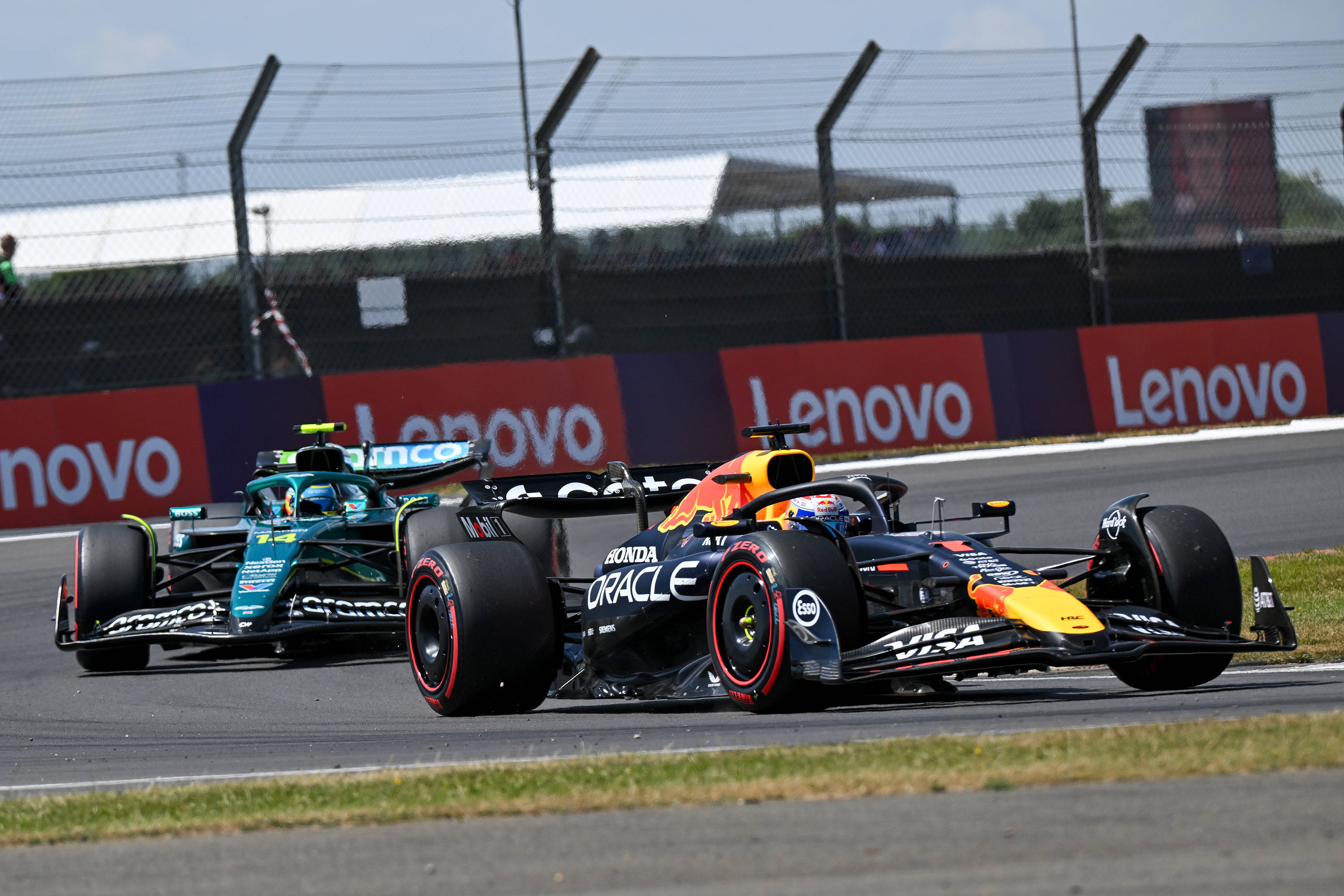 关于梅赛德斯横扫迈凯伦，诺里斯点燃赛场的信息