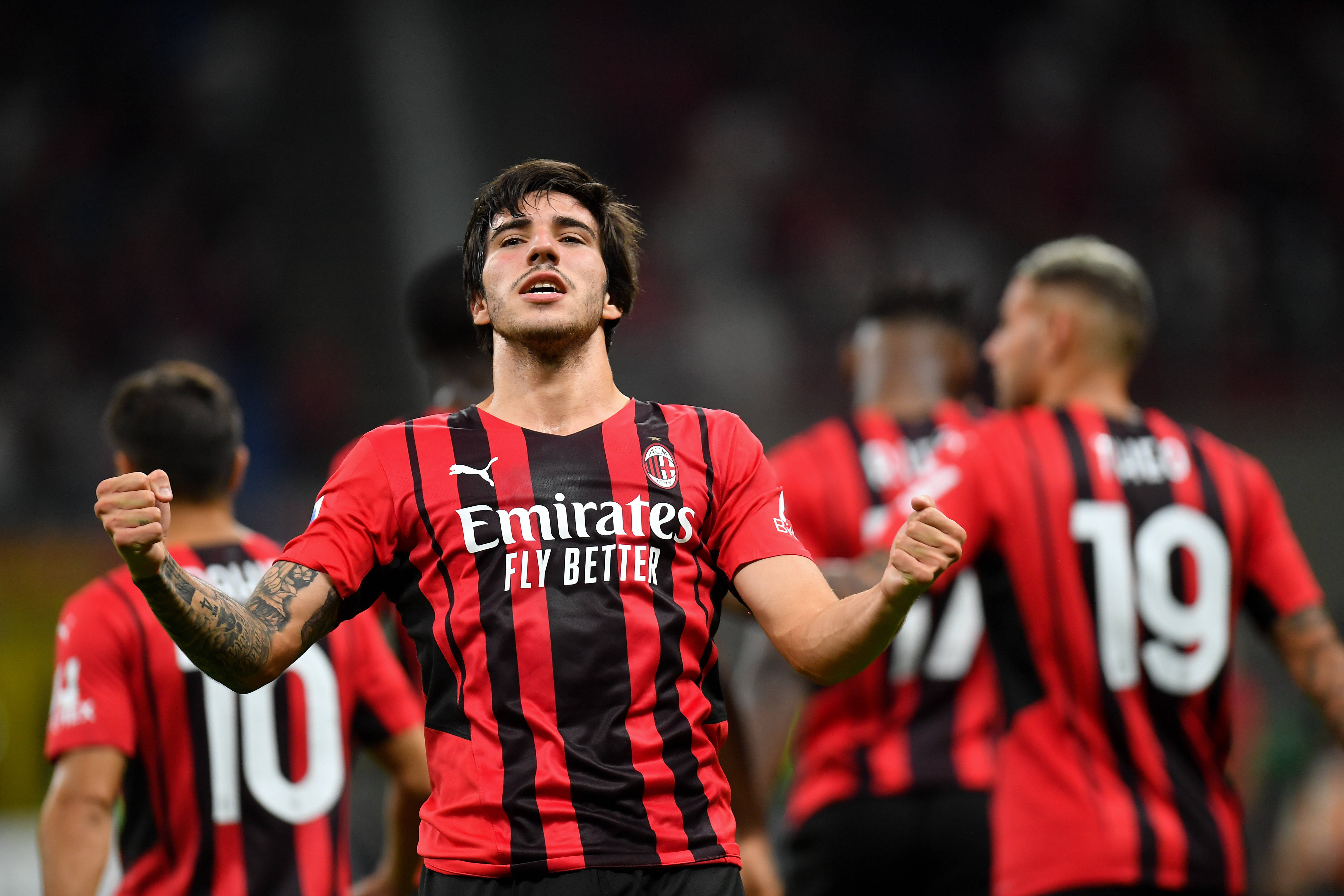 包含AC米兰防线失误频频,需改善防守的词条 包含AC米兰防线失误频频,需改善防守的词条