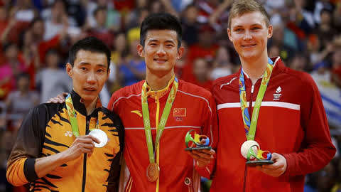 包含法国羽毛球队轻取泰国羽毛球队，谌龙完成帽子戏法的词条