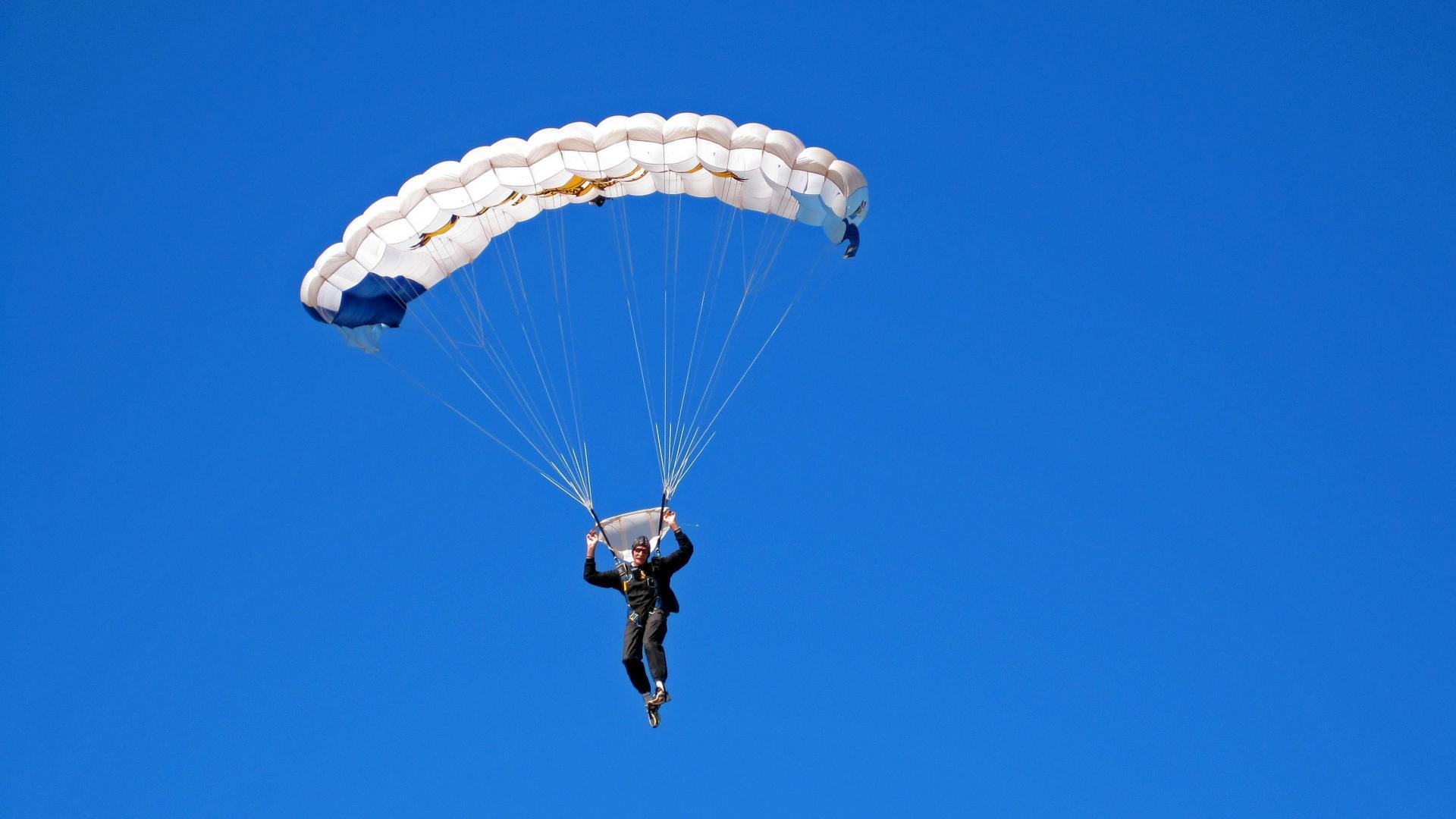 赛道上的逆袭，阿隆索领军，梅赛德斯如何碾压红牛车队